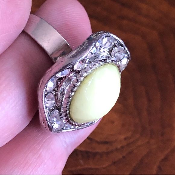 Vintage light lemon halo stone ring - Picture 5 of 9